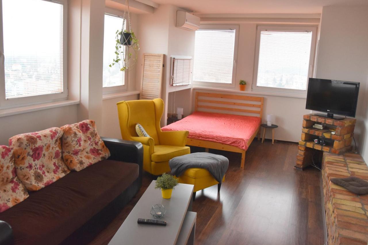 Panorama View Family Apartment เวสเปรม ภายนอก รูปภาพ