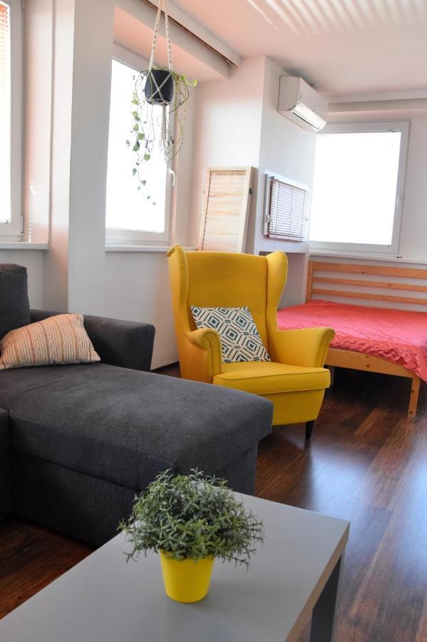 Panorama View Family Apartment เวสเปรม ภายนอก รูปภาพ