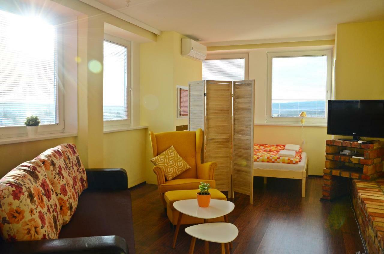 Panorama View Family Apartment เวสเปรม ภายนอก รูปภาพ